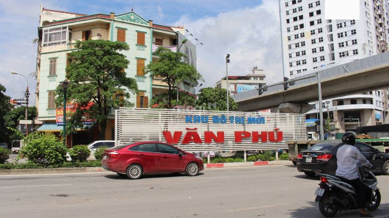 Các tiện ích xung quanh ngã tư Văn Phú