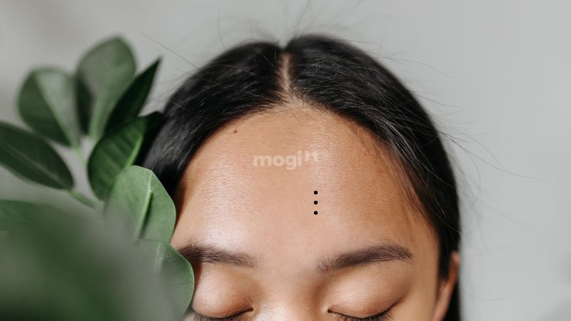 Nốt ruồi trên trán