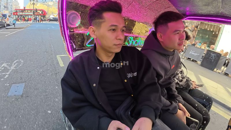 Mơ thấy người nổi tiếng là điềm báo gì? Giải mã chi tiết các giấc mơ 9 Mơ thấy đi chơi cùng người nổi tiếng