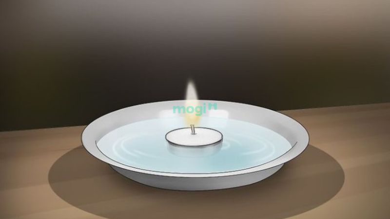 Con thiêu thân bay vào nhà: Điềm báo và cách xử lý 5 Dùng bẫy nến