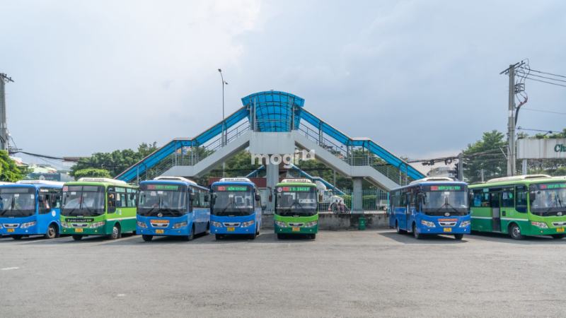 Bến xe Ngã Tư Ga phục vụ hơn 2.000 lượt hành khách thông qua hơn 200 lượt xe buýt xuất bến