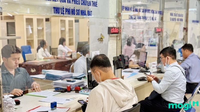 Sau sáp nhập,  có thể bạn phải đến cơ quan hành chính mới làm thủ tục 