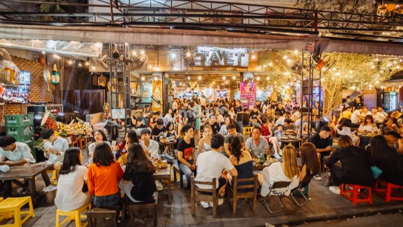 Không gian ngoài trời ngày càng trở thành yếu tố được ưa chuộng trong mô hình kinh doanh F&B hiện đại