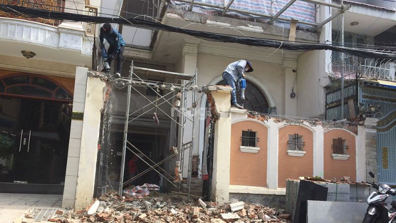 gia chủ cần làm lễ cúng để trình báo, xin phép các vị thần linh và tổ tiên