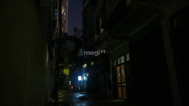 Khảo sát khu vực xung quanh giúp sinh viên hiểu rõ môi trường sống trước khi thuê 