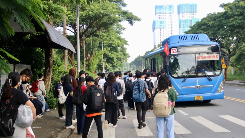 Thuê phòng gần tuyến xe buýt giúp sinh viên di chuyển thuận tiện và tiết kiệm chi phí. 