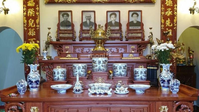 Cách bố trí bàn thờ tam cấp còn tùy theo văn hóa, tập quán thờ cúng của vùng miền của gia chủ