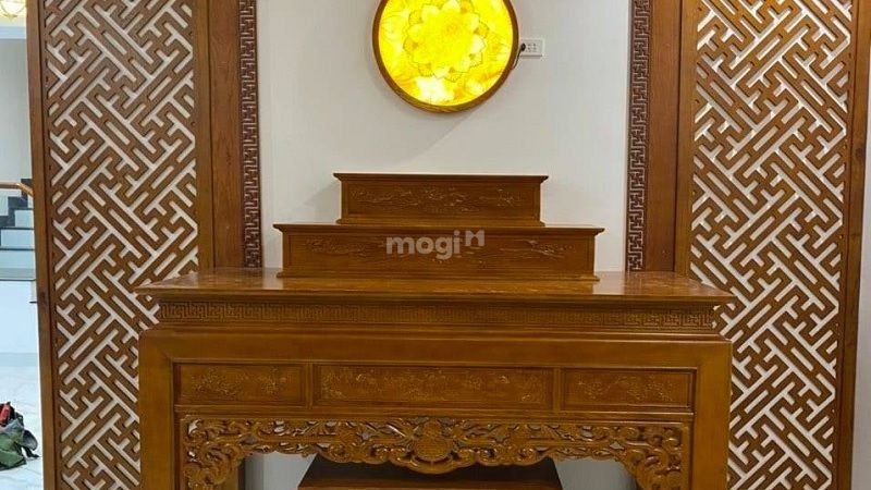Bàn thờ tam cấp được thiết kế chia ra 3 cấp rõ ràng từ cao xuống thấp (Nguồn: banthotamlinhviet.vn)