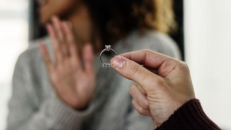 Nhiều người trẻ hiện nay lựa chọn sống độc thân hoặc kết hôn muộn vì chưa có khả năng sở hữu nhà riêng.