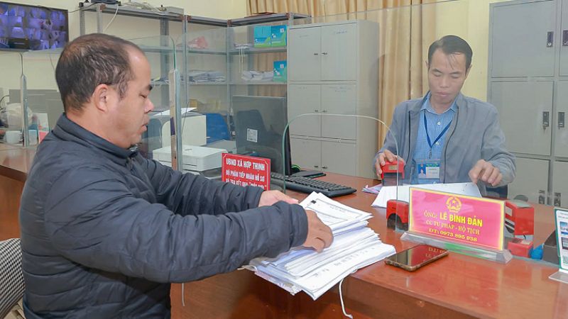 Hoạt động giải quyết thủ tục hành chính cho người dân Vĩnh Phúc (cũ) vẫn diễn ra thông suốt sau sáp nhập