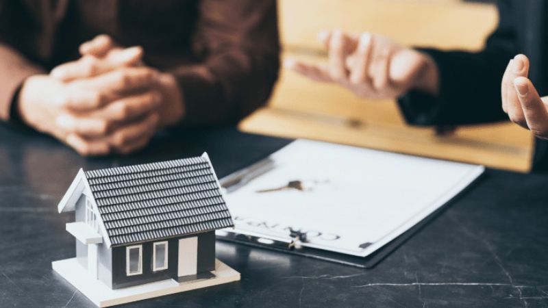 Hãy kiểm tra kỹ càng hợp đồng trước khi quyết định thuê mặt bằng (Nguồn tcnhadep.com)