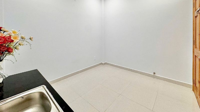 Phòng trống và góc chụp xấu khiến người xem nhanh chóng bỏ qua (Nguồn: Phòng trọ Tân Phú)