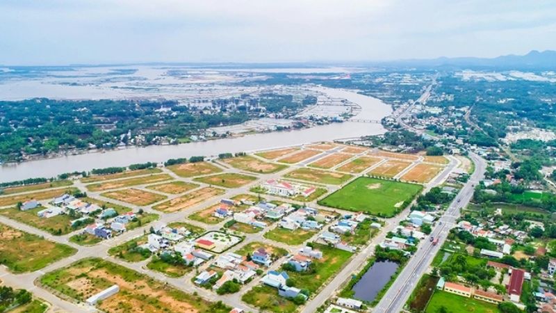 Bất động sản miền Trung khởi sắc, nhộn nhịp nguồn vốn và dự án mới 2 Sự chuyển dịch địa lý tạo dư địa mở rộng quy hoạch, nâng cấp hạ tầng và thu hút đầu tư.