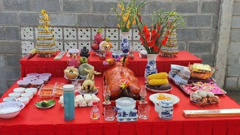 Chuẩn bị mâm lễ động thổ đầy đủ, thực hiện đúng trình tự