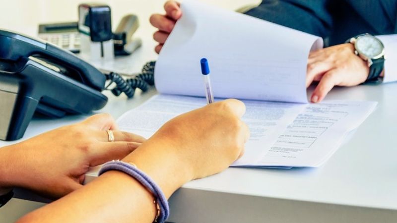 Ký hợp đồng mua bán