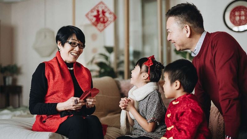 Xông đất đầu năm mới là một phong tục truyền thống trong văn hóa Á Đông (Nguồn: Báo Vietnamnet)