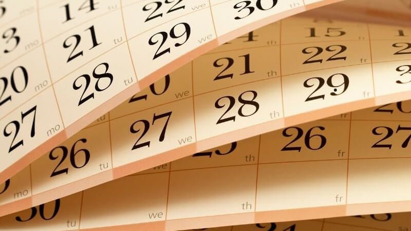 Bên cạnh chọn người hợp tuổi xông đất 2026, gia chủ nên mời khách xông đất vào ngày đẹp (Nguồn: Bách Hóa Xanh)