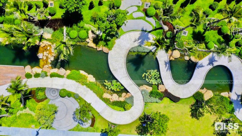 Thiết kế sân vườn lệch tâm hoặc hình thù kỳ dị