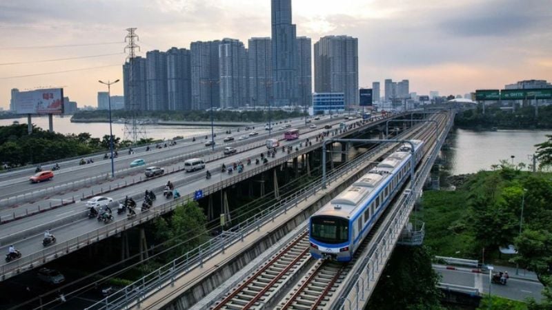 tuyến đường sắt Thủ Thiêm - Long Thành được phát triển theo mô hình đường sắt đô thị hiện đại, sử dụng khổ đường tiêu chuẩn 1.435 mm và hệ thống đường đôi điện khí hóa