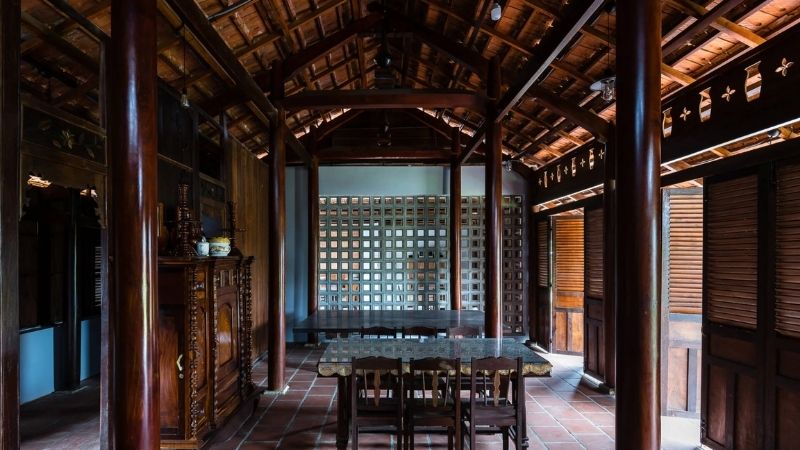 Nội thất trong nhà gỗ 3 gian