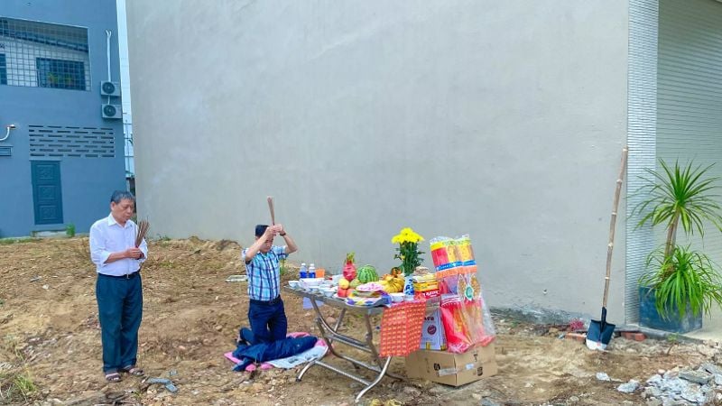 Gia chủ sẽ là người chủ trì lễ động thổ (Nguồn: Lịch Vạn Niên)